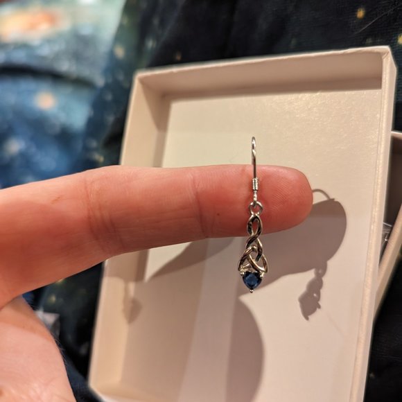 Silver celtic knot earrings - Picture 3 of 4